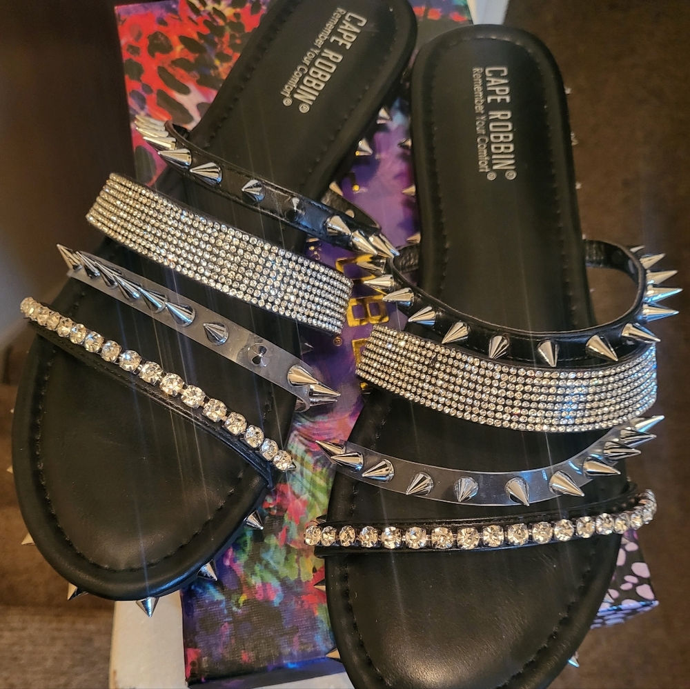 Cape Robbin studded slides - Picture 3 of 7
